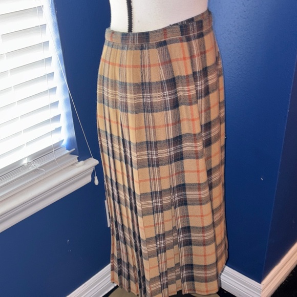Vintage 1970’s Pringle Wool Kilt-Style Wrap Skirt - Picture 8 of 9